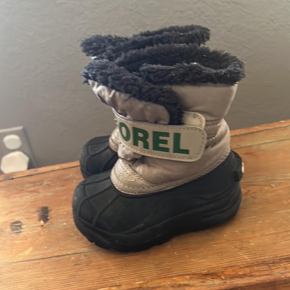 Toddler Sorel Snow boots so cute great condition! - Picture 3 of 5